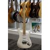 G&L LEG-ALW-M-CS GUITARE ELECTRIQUE TYPE STRATOCASTER ALPINE WHITE